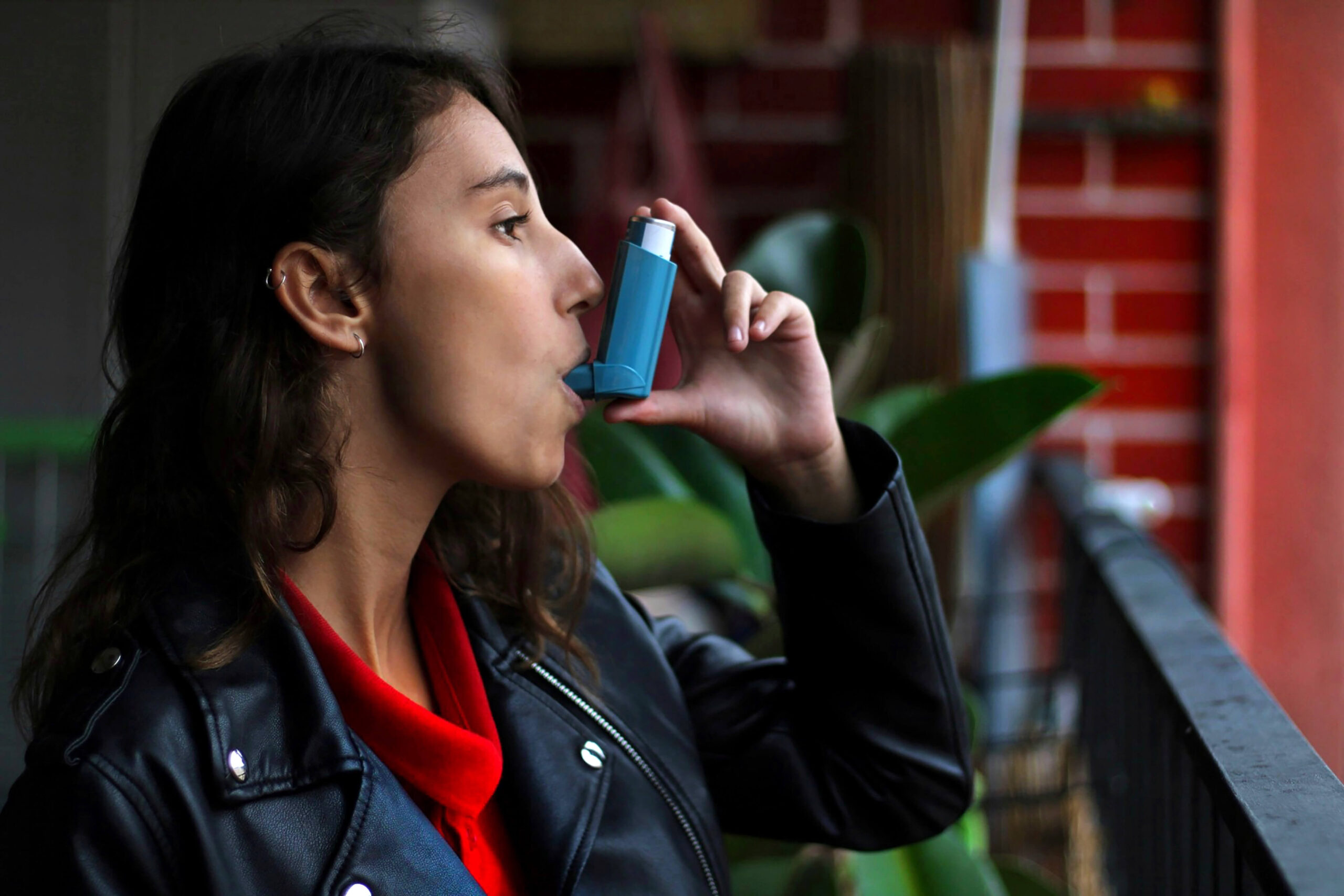 girl asthma inhaler need pulmonologist